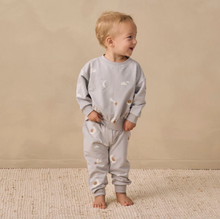 Laden Sie das Bild in den Galerie-Viewer, Quincy Mae Relaxed Sweatpants Sky Friends
