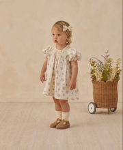Laden Sie das Bild in den Galerie-Viewer, Quincy Mae Carina Kleid Gartenrose
