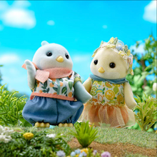 Load image into Gallery viewer, Calico Critters Citrus Bird Family
