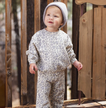 Load image into Gallery viewer, Rylee + Cru Oversized Sweatshirt Blue Leopard
