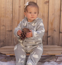 Laden Sie das Bild in den Galerie-Viewer, Rylee + Cru Fleece Jumpsuit Swans
