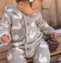 Laden Sie das Bild in den Galerie-Viewer, Rylee + Cru Fleece Jumpsuit Swans
