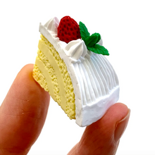 Laden Sie das Bild in den Galerie-Viewer, Iwako Cake Eraser
