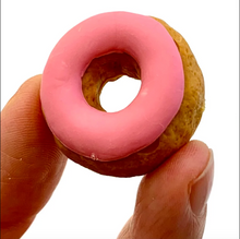 Laden Sie das Bild in den Galerie-Viewer, Iwako Cake Eraser
