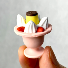 Laden Sie das Bild in den Galerie-Viewer, Iwako Ice Cream Eraser
