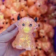 Laden Sie das Bild in den Galerie-Viewer, Highland Cow Squishy Toy – Slow Rising Stress Relief Fidget
