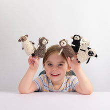 Laden Sie das Bild in den Galerie-Viewer, The Winding Road Natural Sheep Finger Puppet – Fair Trade Felt Toy
