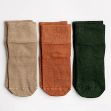 Load image into Gallery viewer, Squid Socks Cypress - Non-Slip Baby Socks in Khaki, Cognac, Evergreen
