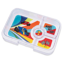 Laden Sie das Bild in den Galerie-Viewer, Yumbox Auslaufsichere Tapas Greenwich Grün 4 Fächer Rennautos Tablett

