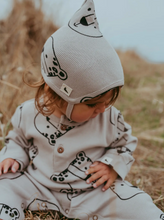 Load image into Gallery viewer, Turtledove London Organic Collection Snow Leopard Bonnet Grey Size 0-3m
