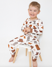Load image into Gallery viewer, Angel Dear Loungewear Set Brown Boots
