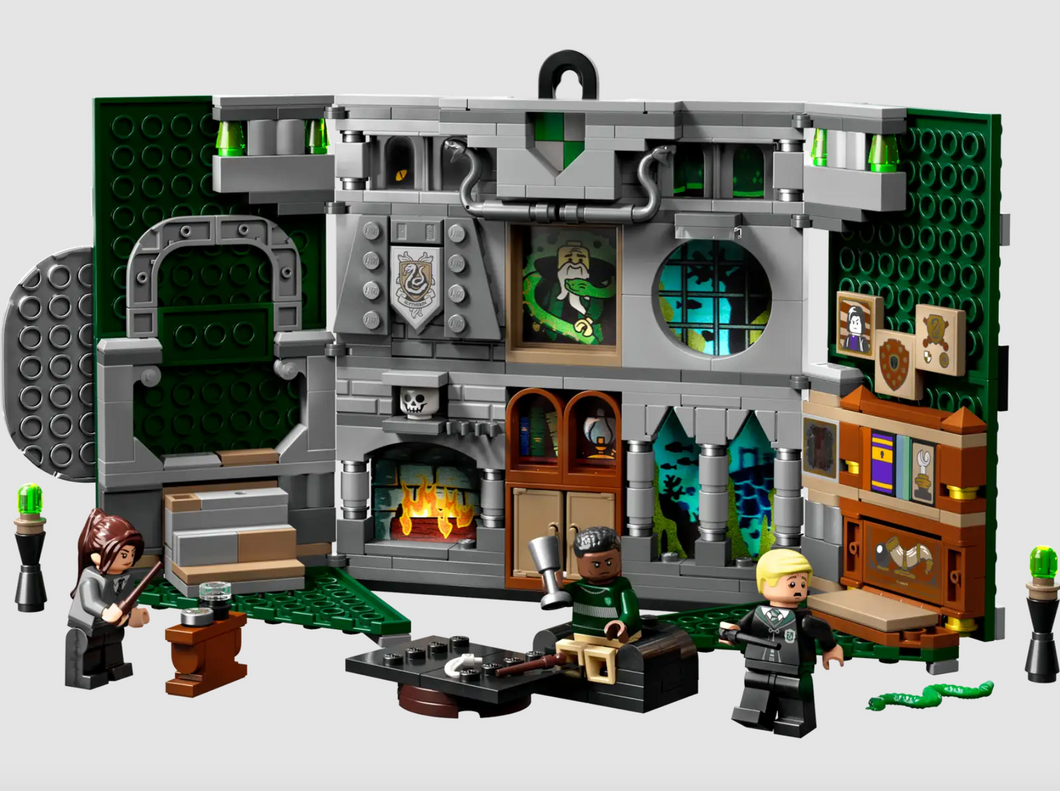 Lego Harry Potter Slytherin House Banner Ages 9+ (349 Pieces) 76410